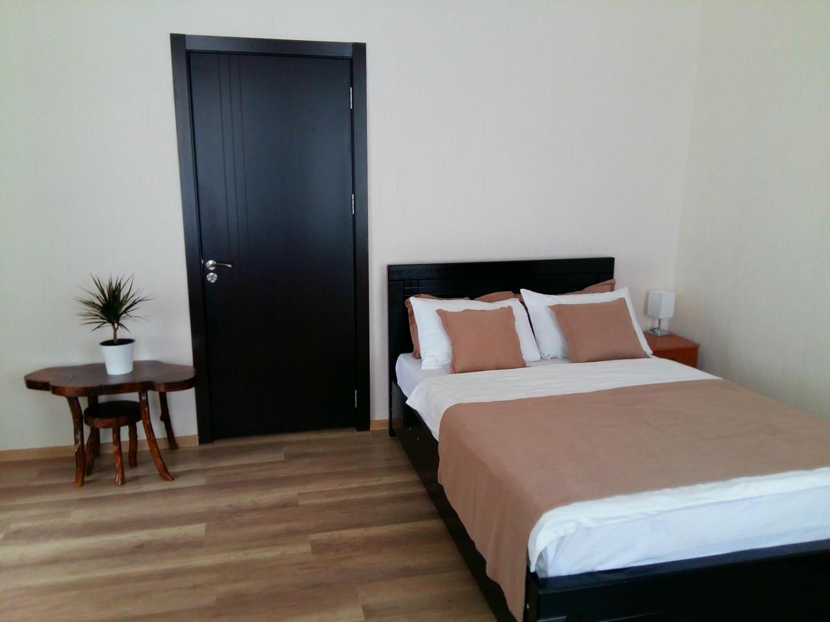 Gulo'S Home Tbiliszi Kültér fotó