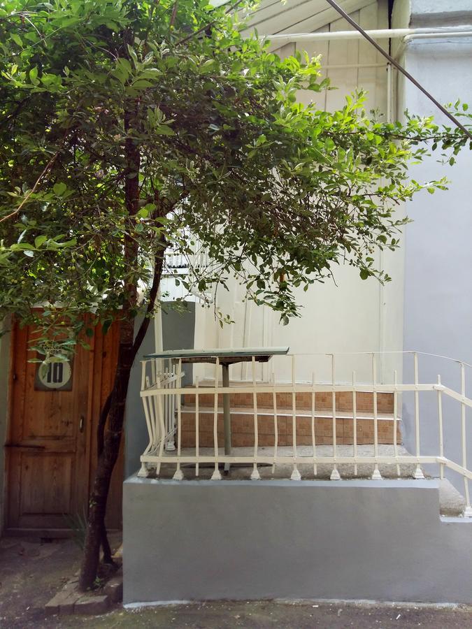 Gulo'S Home Tbiliszi Kültér fotó